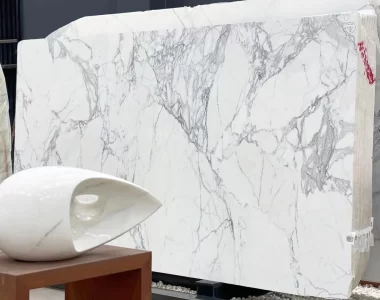 The Difference Between White Carrara and Calacatta White Marble